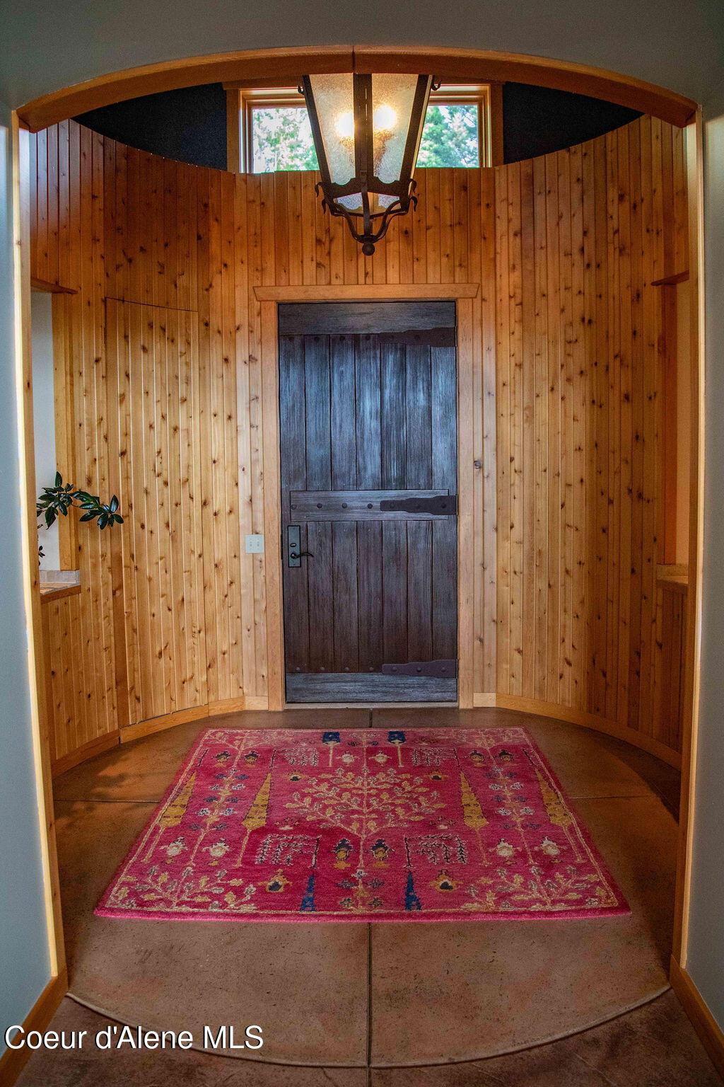 Image 3: A warm space to meet your guests