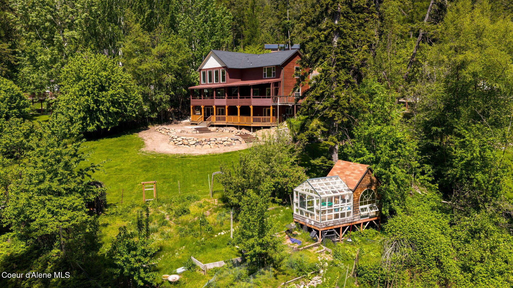 Image 4: back of house/greenhouse