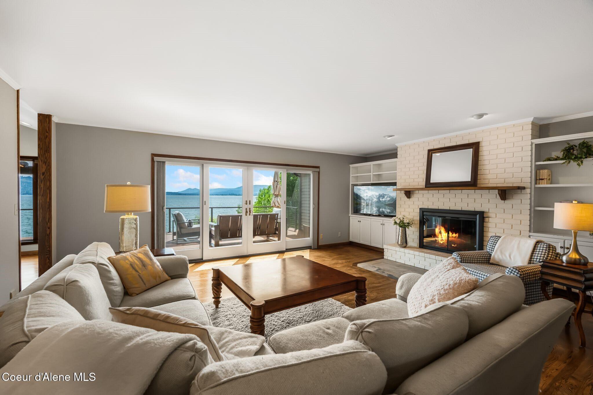 Image 4: Formal Living Room
