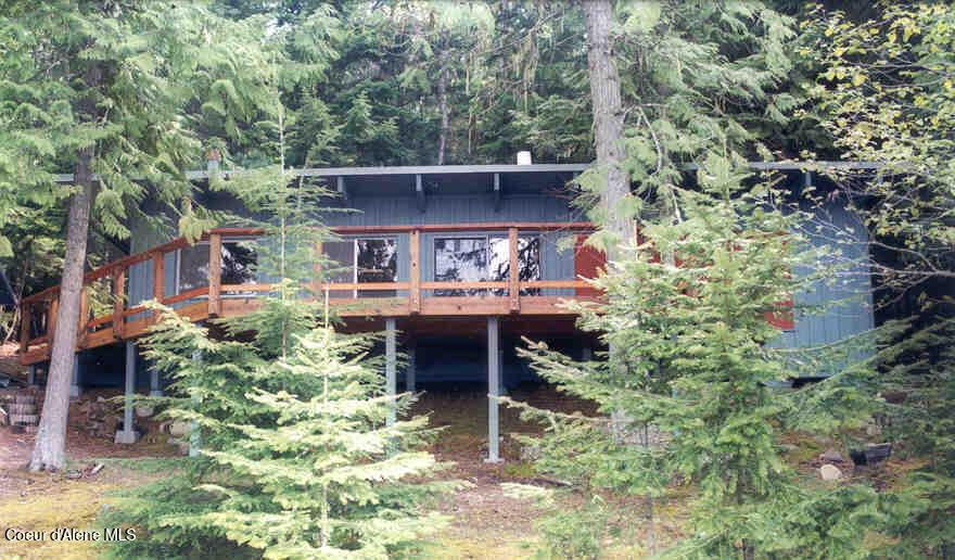 Image 1: Bartoo_-_Main_Cabin