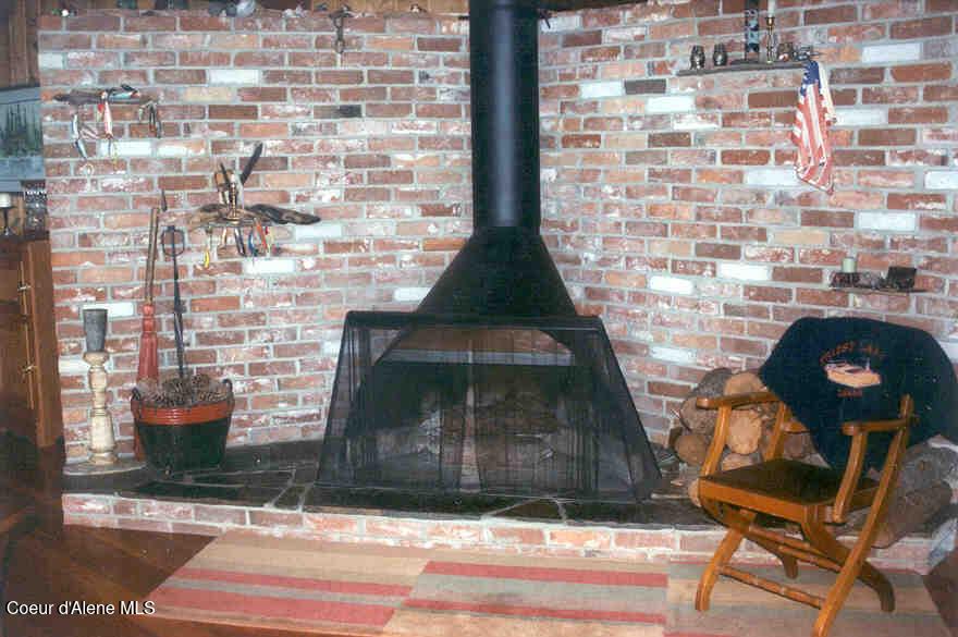 Image 3: Bartoo_-_Main_Cabin_Fireplace