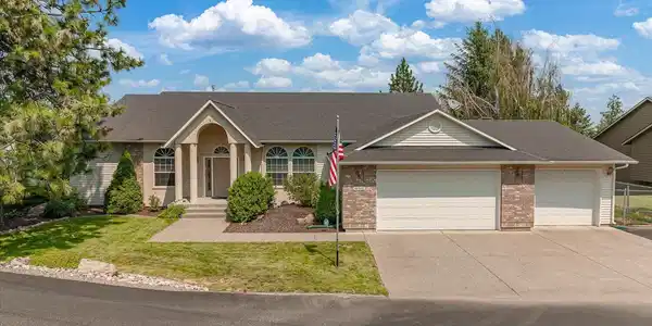 Image 2: 002-16703 W Riverview Dr 002