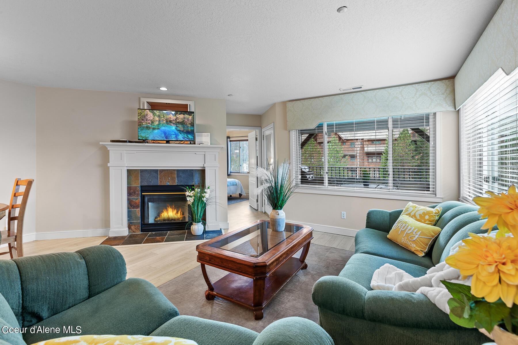 Image 4: ArrowPoint Living Room