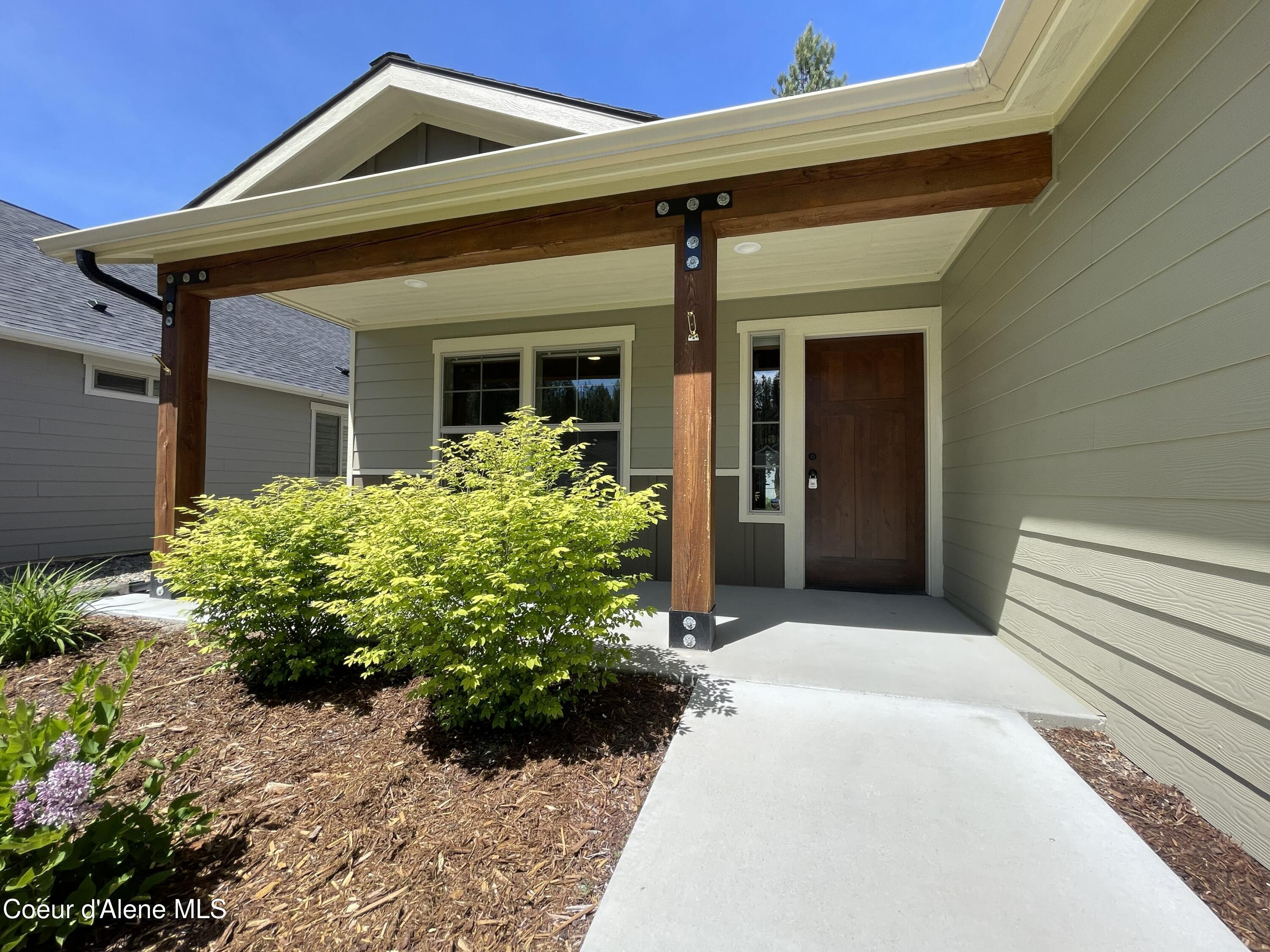 Image 3: Covered Front Porch