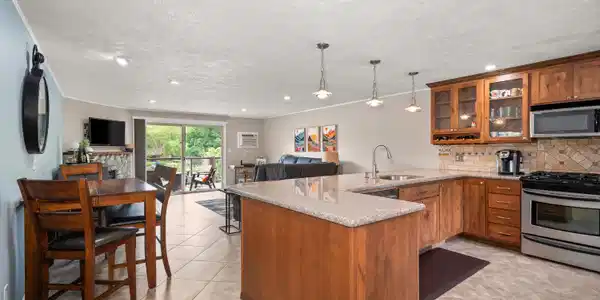 Image 2: 12-311 S Shoreline Dr-012