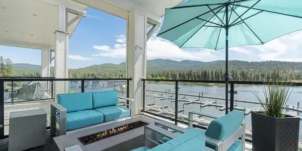 447 WATERSIDE