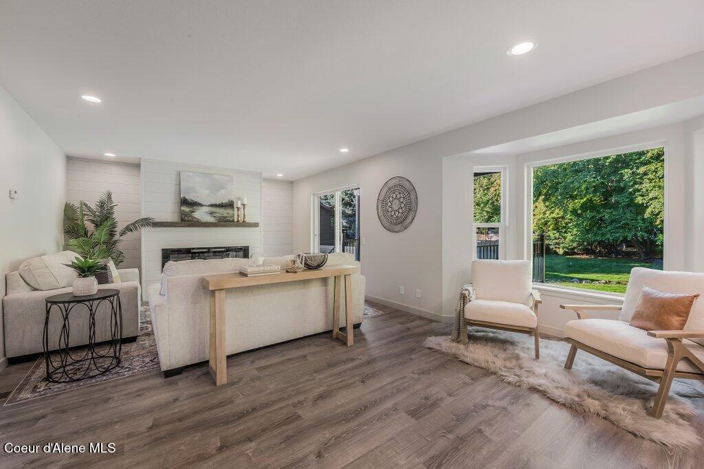 Image 2: --19.jpg-SMALL