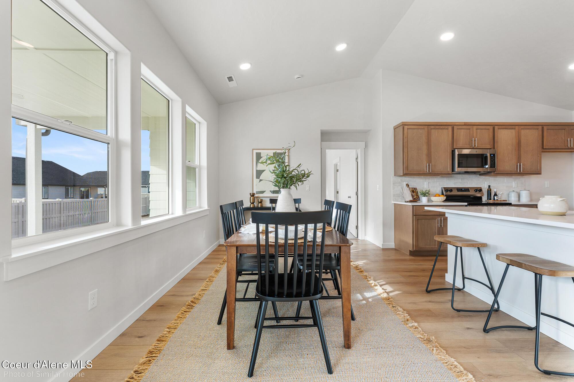 Image 4: Snowbrush - Dining 1