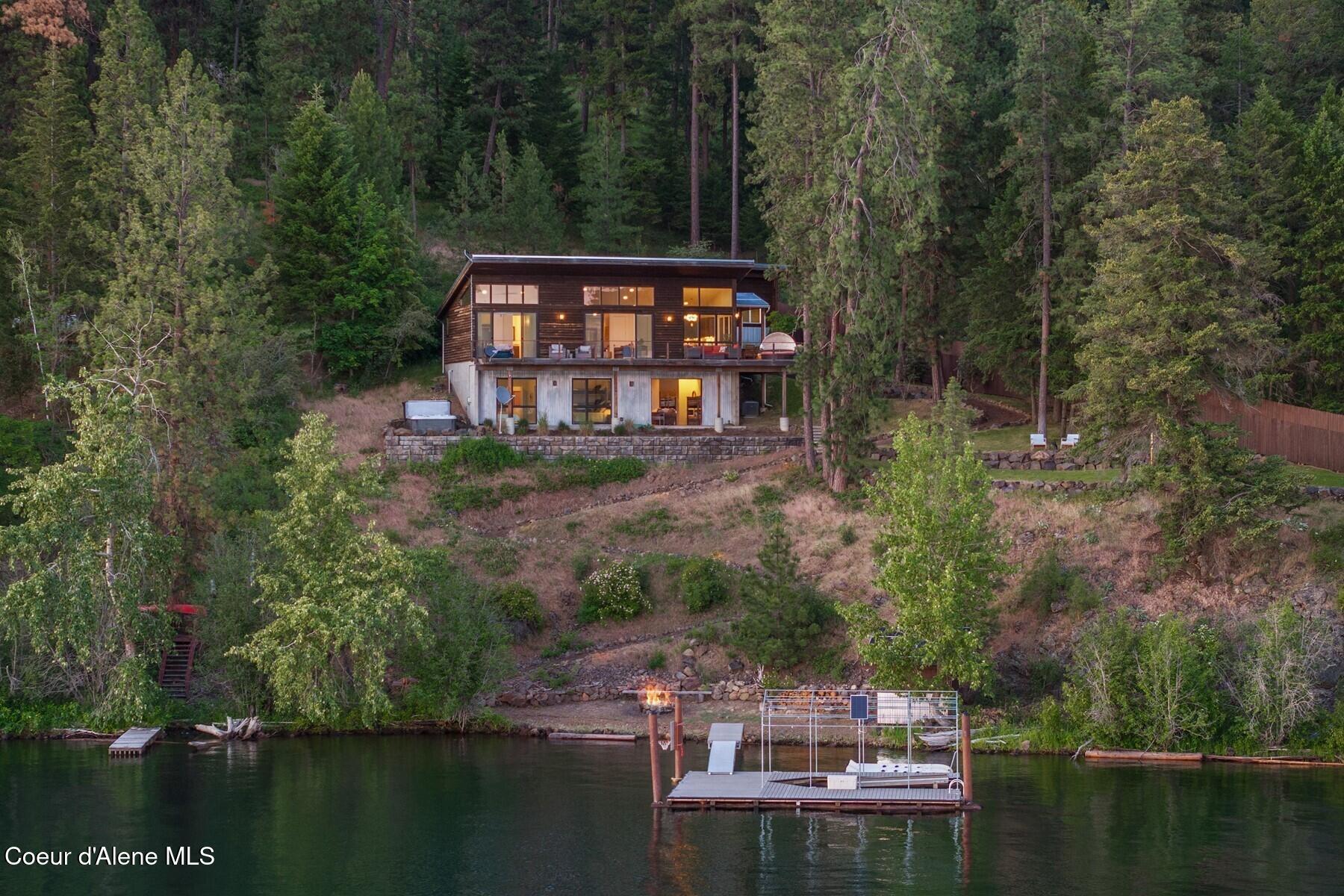 Image 1: Captivating Modern Lake cabin