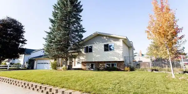1509 E PLAZA DR