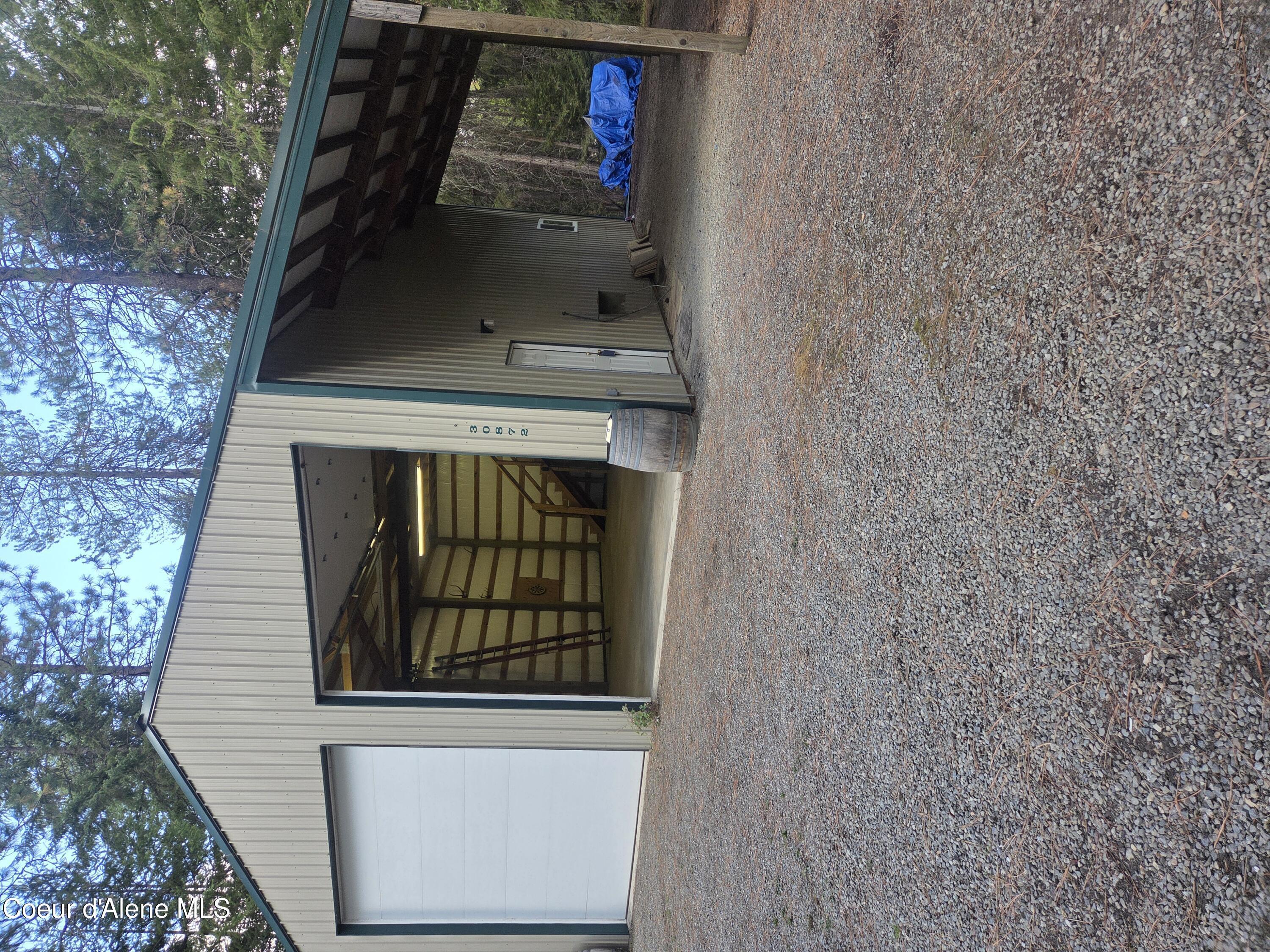 Image 3: Shop with lean to