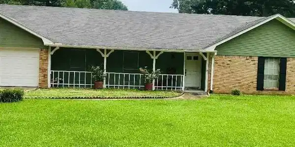 300 Holly Trail