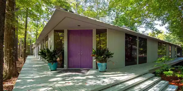 211 Lake Drive E