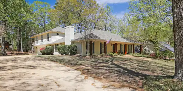 203 Coachmans Road
