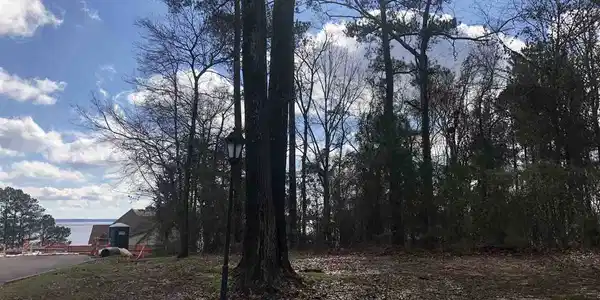 NORTH NATCHEZ DR