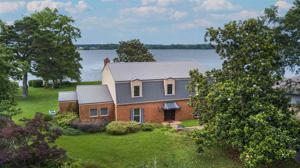 115 SWALLOW DR