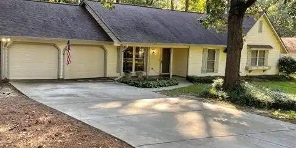 317 SWALLOW DR