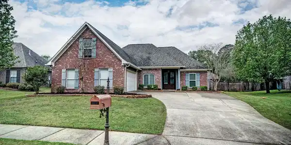 404 Garden Park Cove