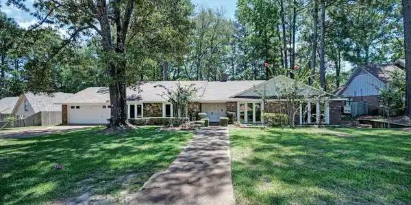 215 Edinburgh Court