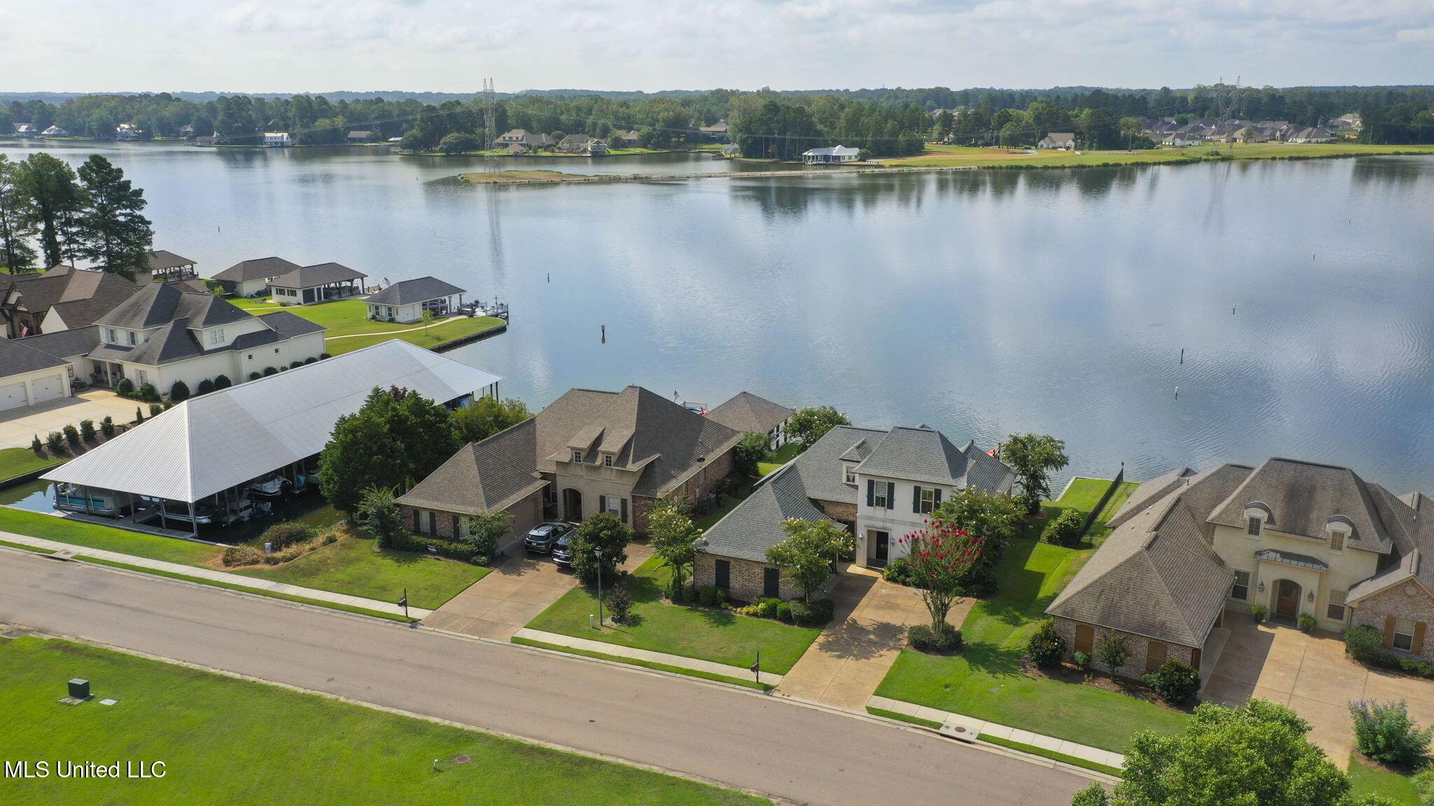 Image 2: 72-web-or-mls-155 Harbor View-71