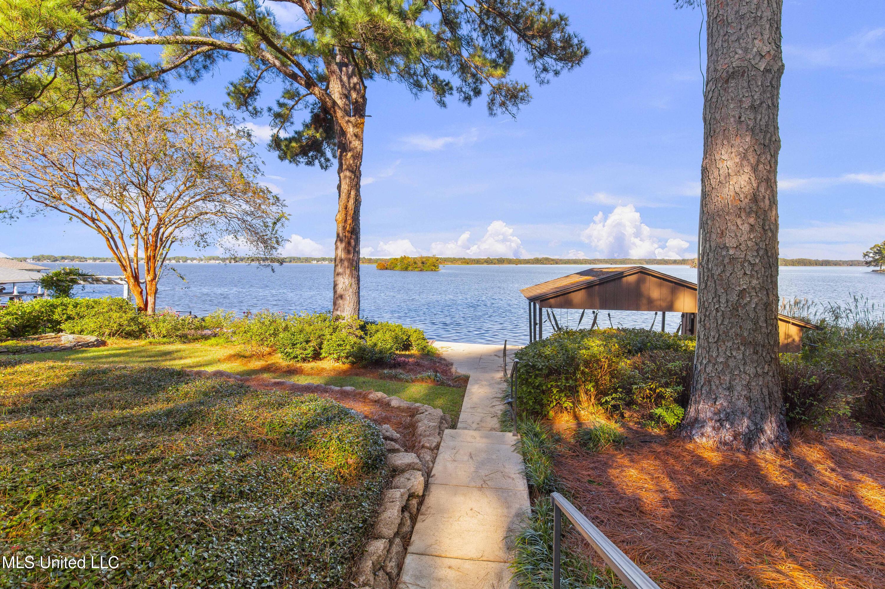 Image 2: 207 Audubon-82