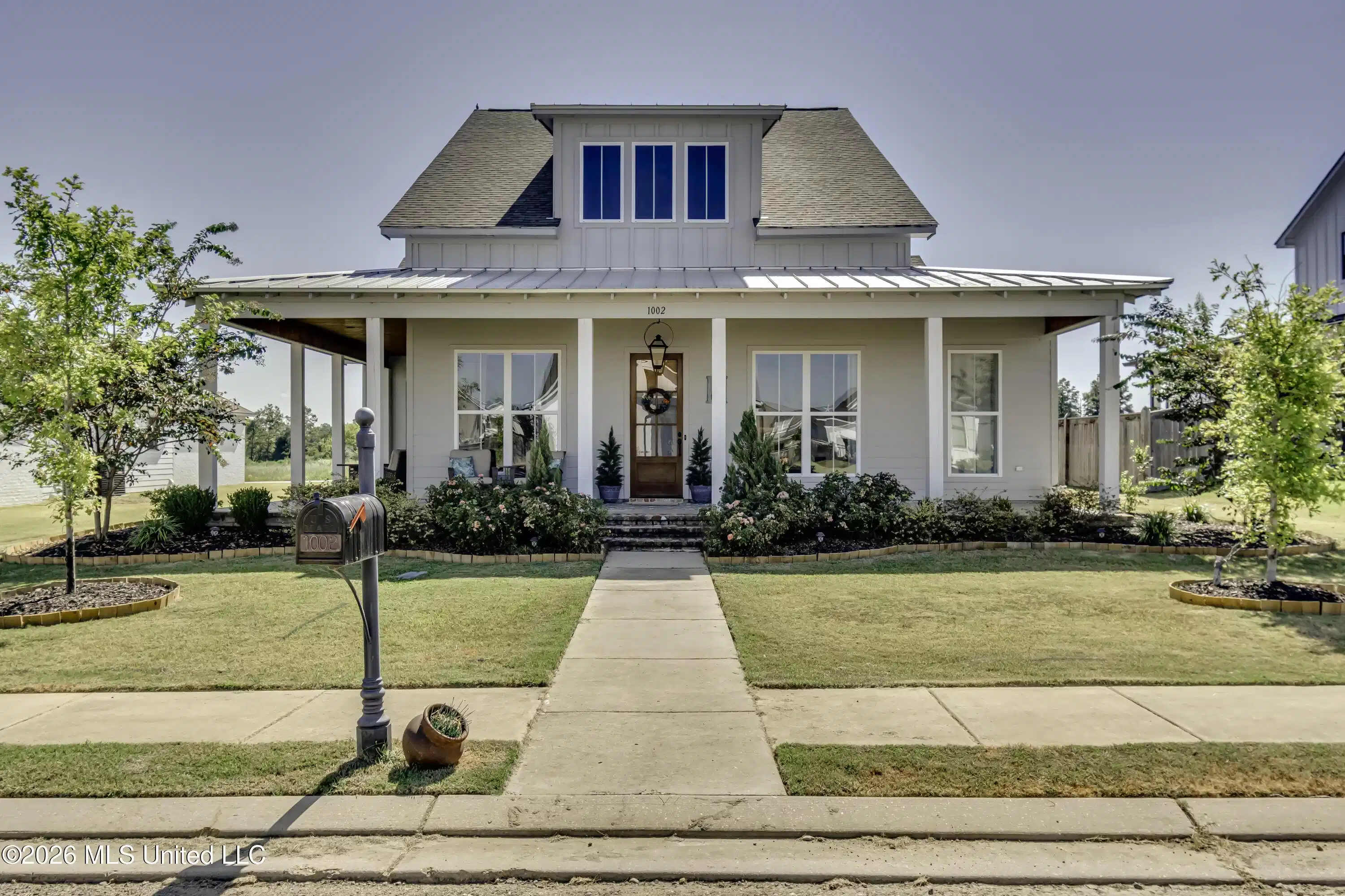 Image 1: 1002 Crept Myrtle--4