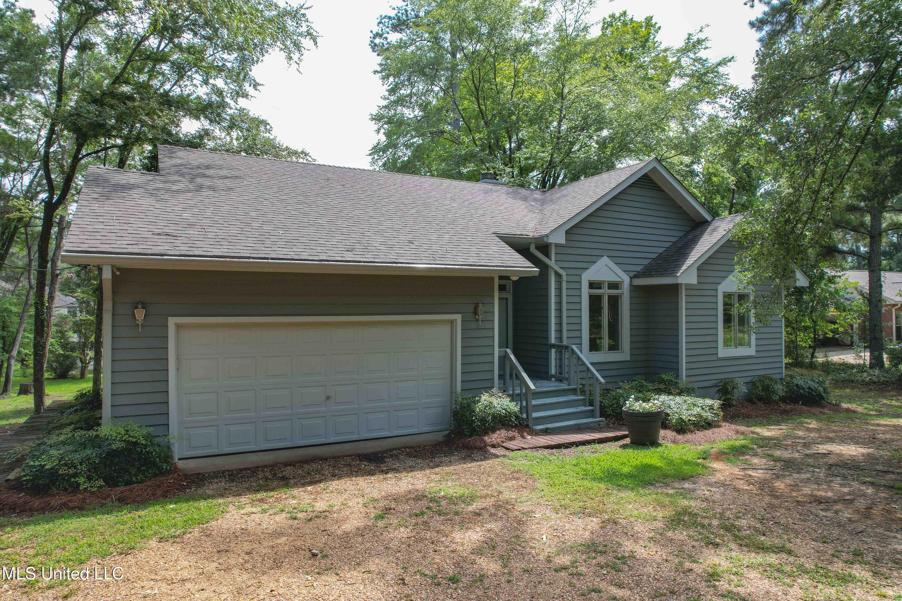 Image 2: 172 Lorman Lane-25