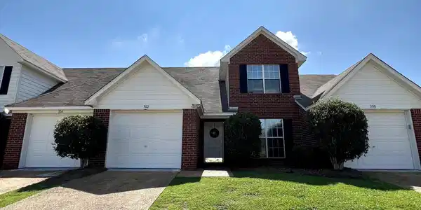 302 Woodlake Lane