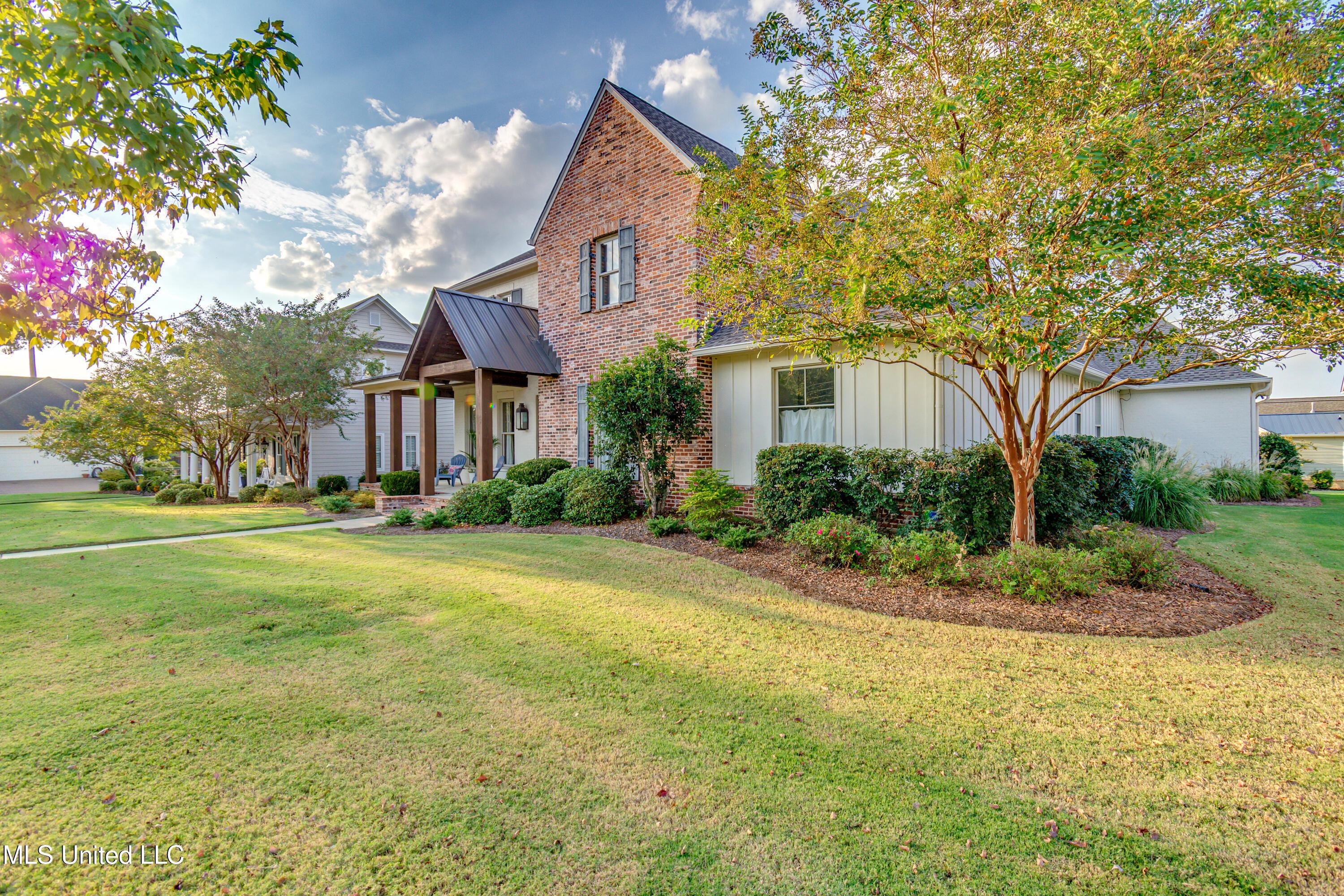 Image 2: 223 Arbor Trail-6