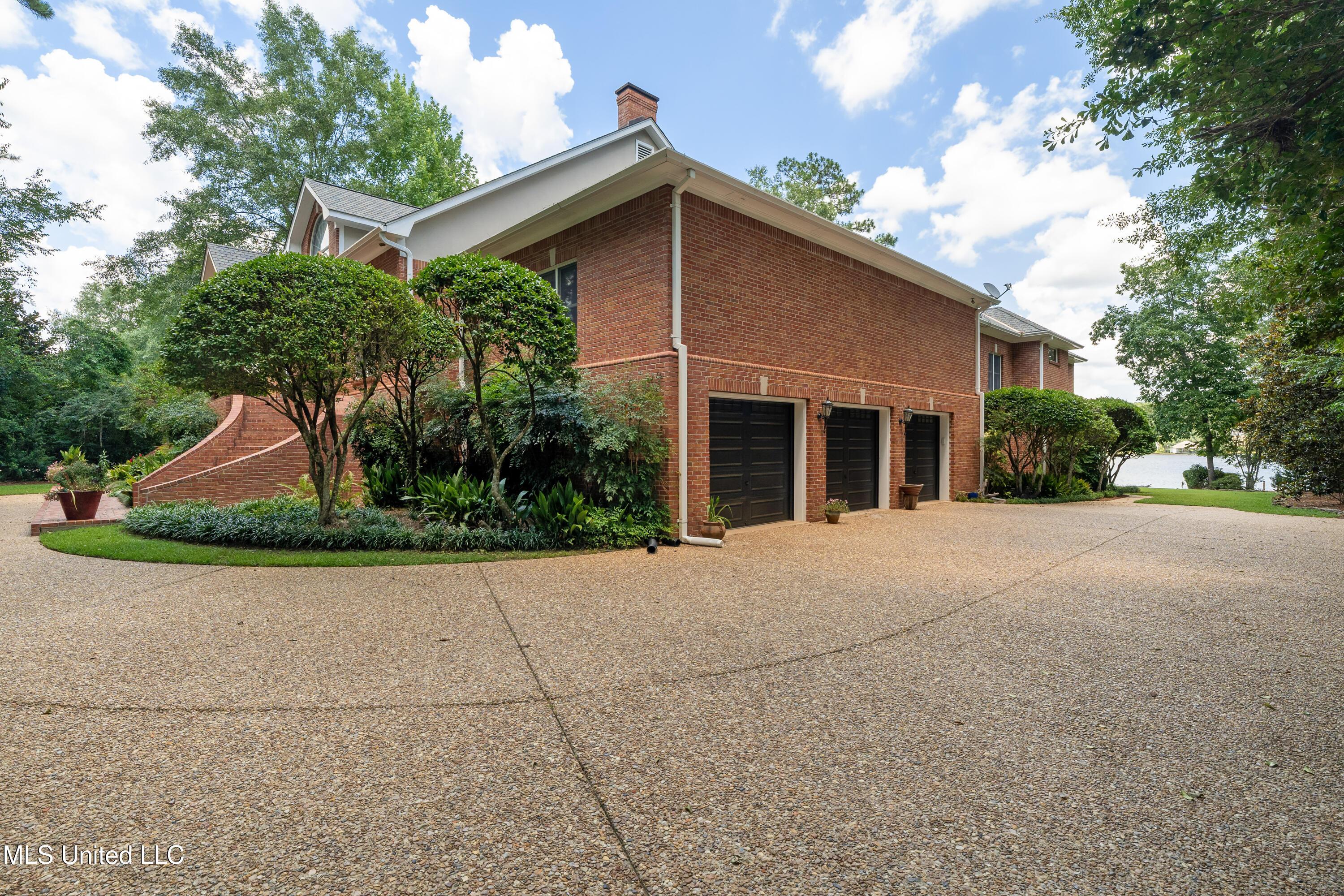 Image 3: 213_W_Canebrake_Blvd-6