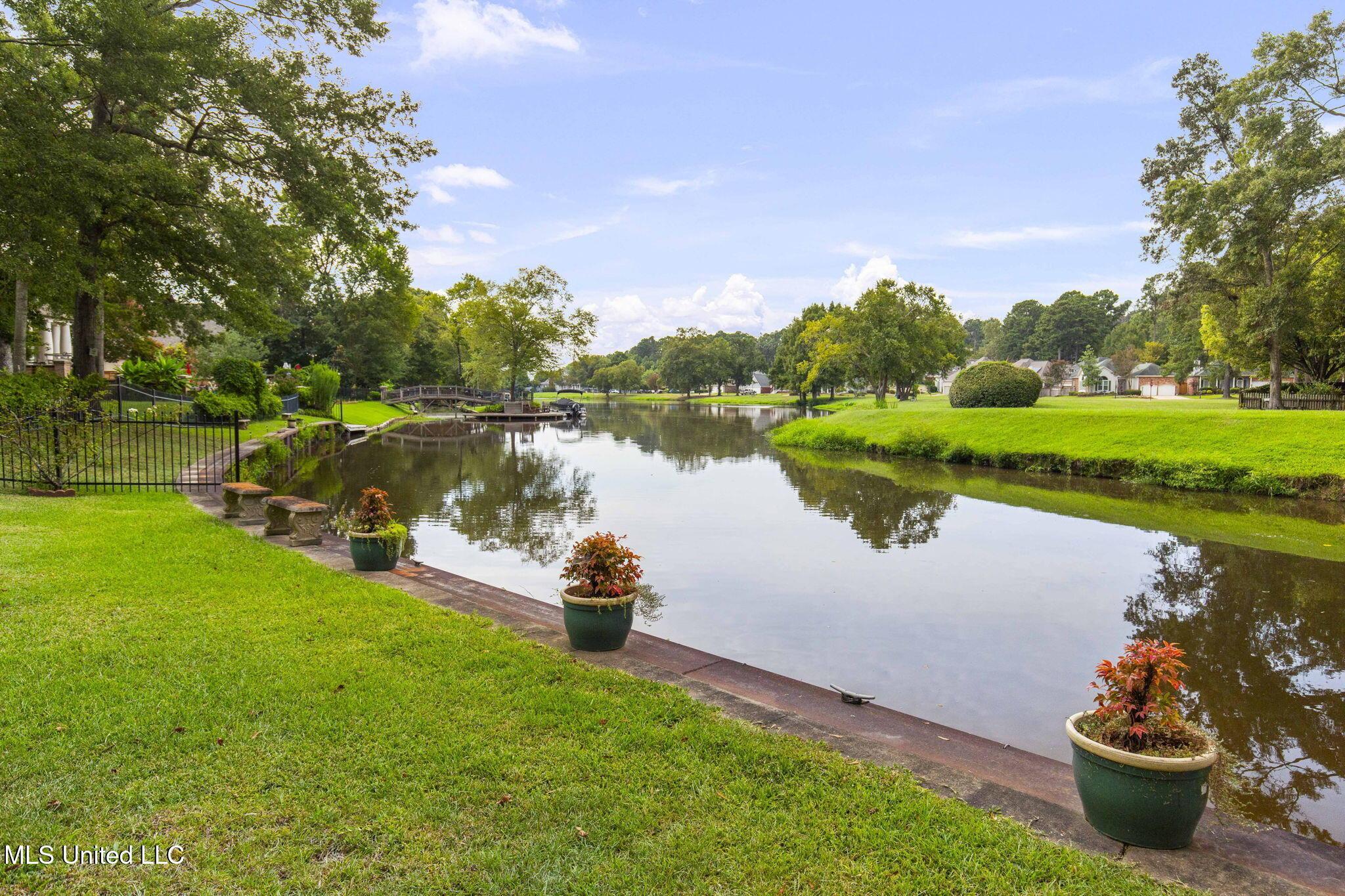 Image 3: 72-web-or-mls-41 Long Cv-72