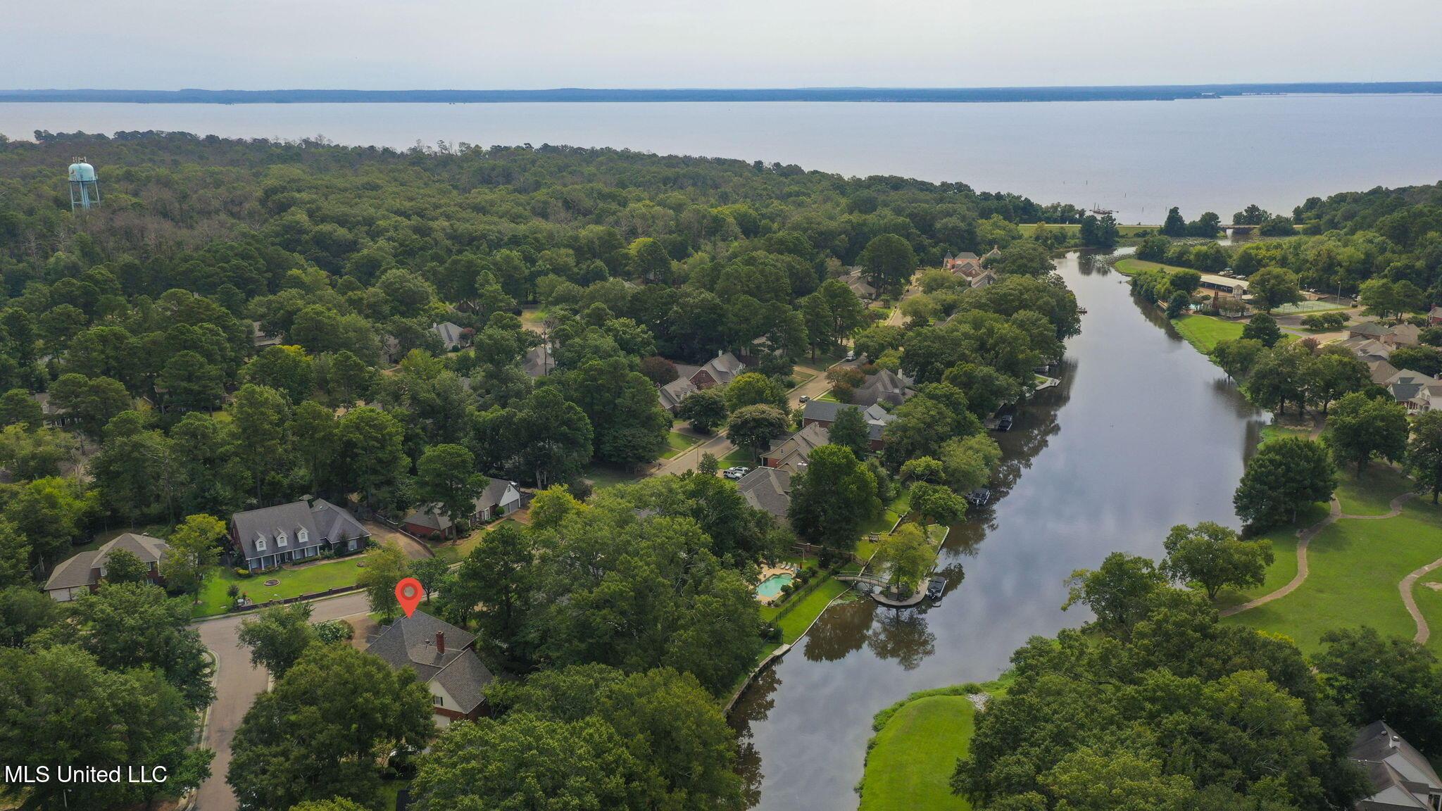 Image 4: 85-web-or-mls-41 Long Cv-80a