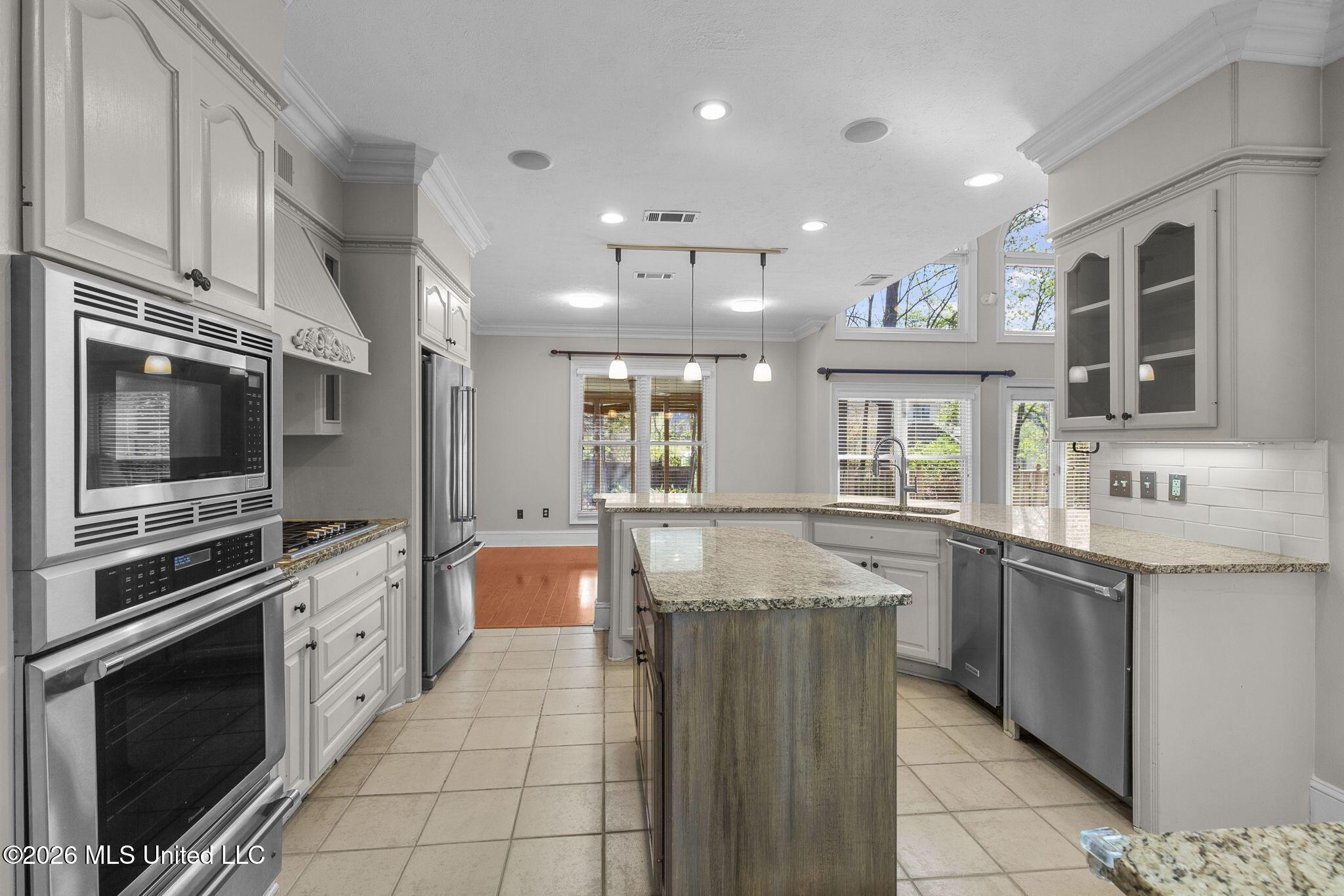 Image 4: 15-web-or-mls-124 Adderly-15