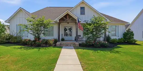 1001 Crepe Myrtle Drive