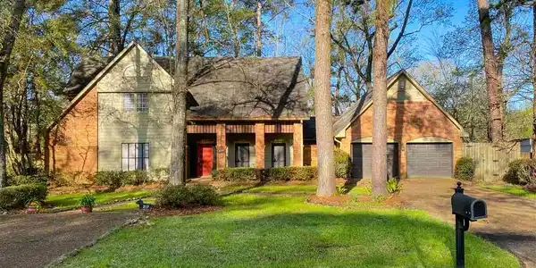 217 EAST LAKE DR