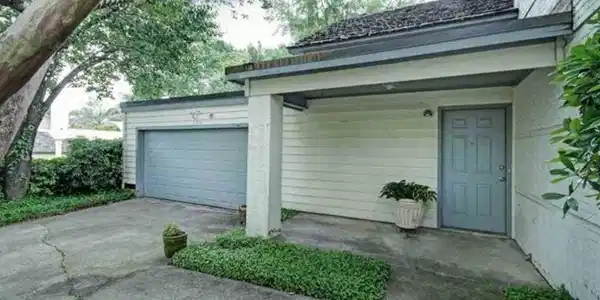 106 LAKEPOINTE DR