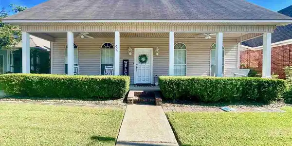 204 BRENHAVEN BLVD