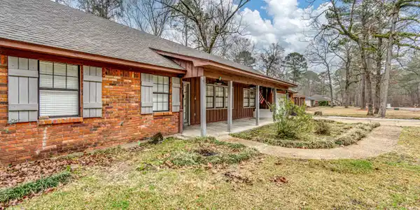 1906 Scenic Drive