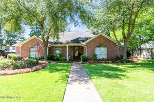 404 Pinecrest Court