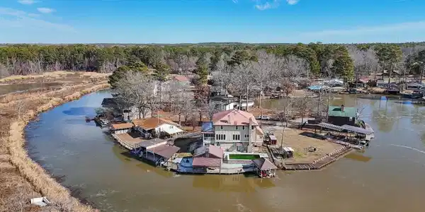 120 Lake Harbour Point