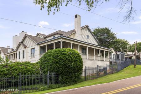 107 Lakepointe Drive