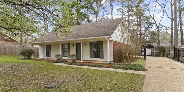 605 Twin Harbor Place
