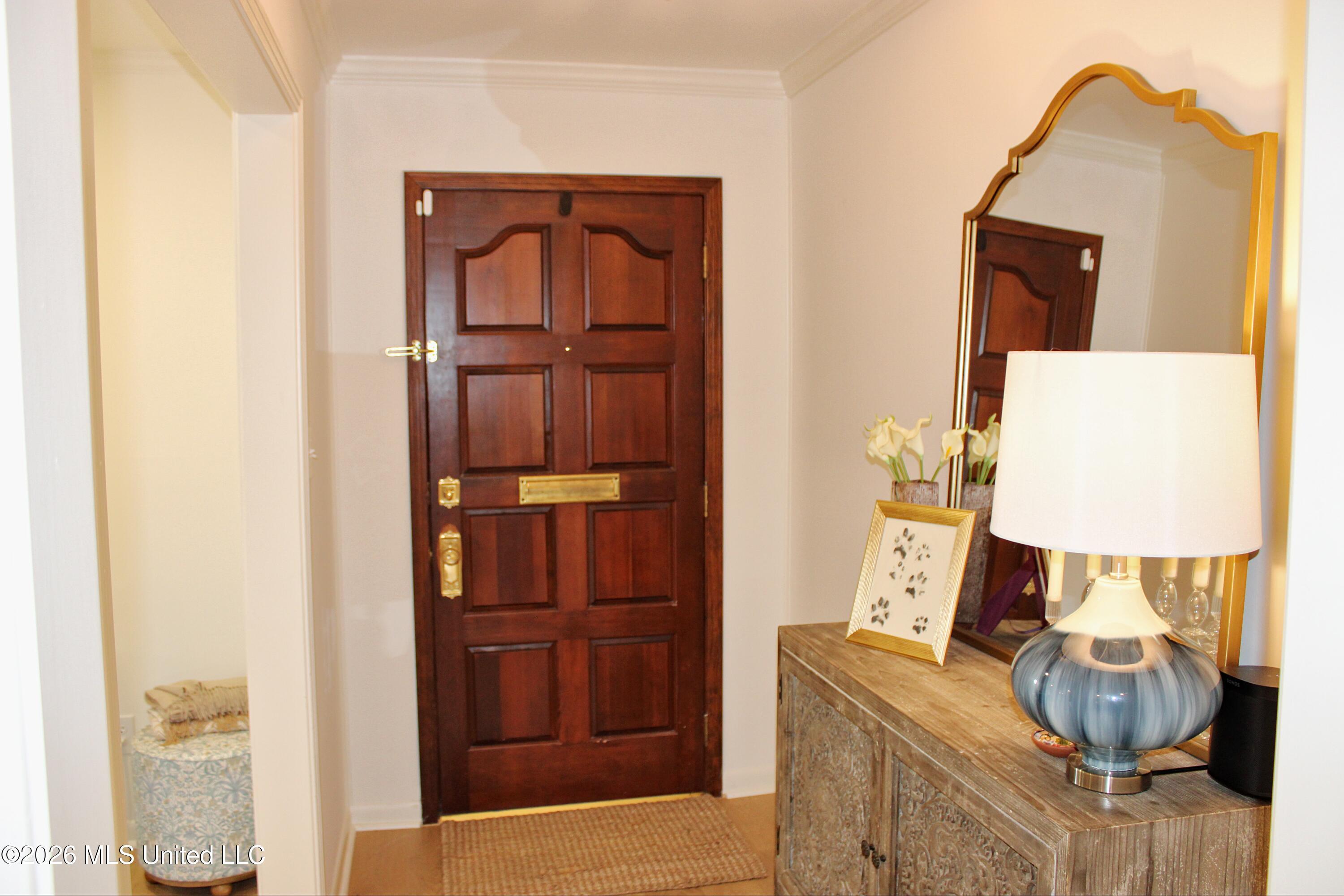Image 4: Foyer