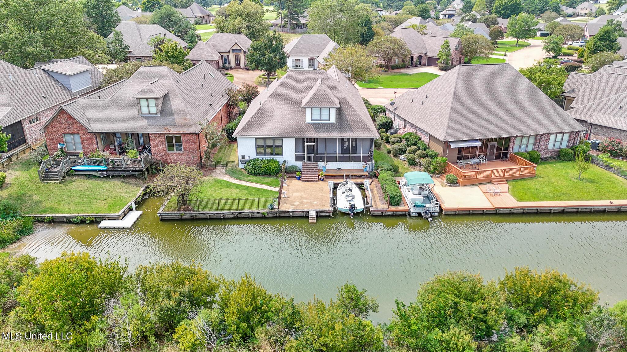 Image 2: 131 Southampton Cir 69