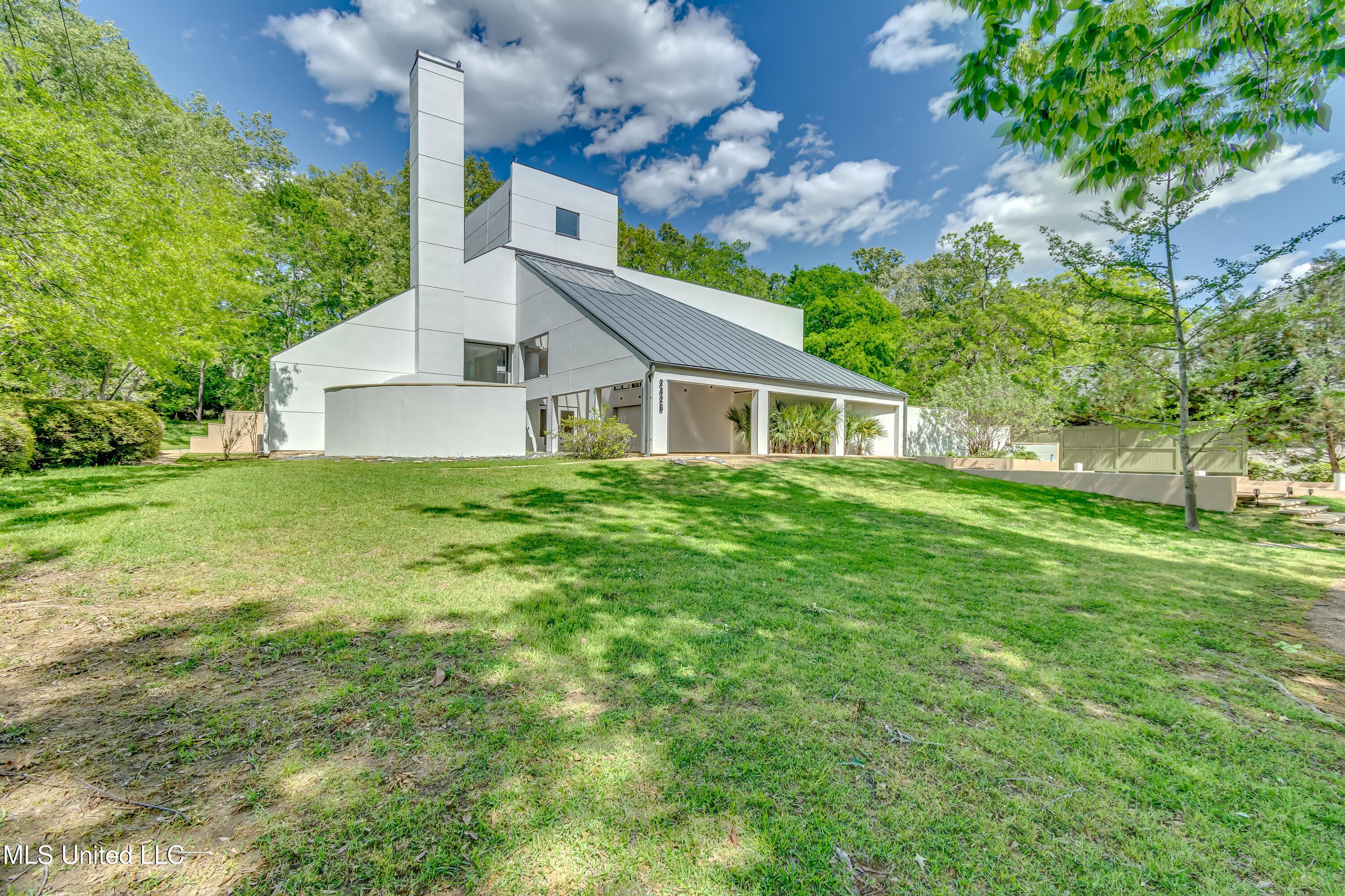 Image 3: 1.5 acre lot