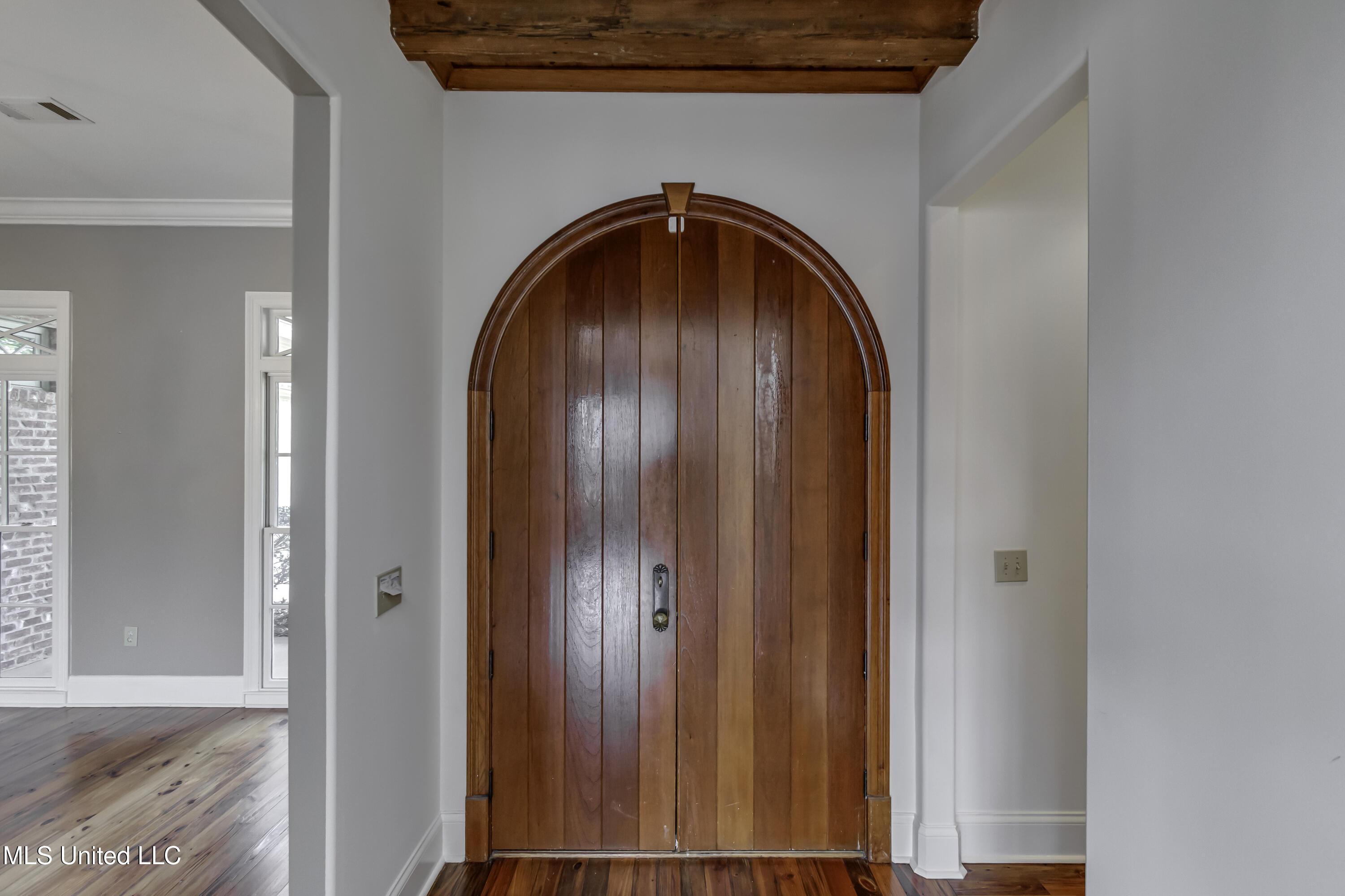 Image 3: 107 Northlake Ln--18