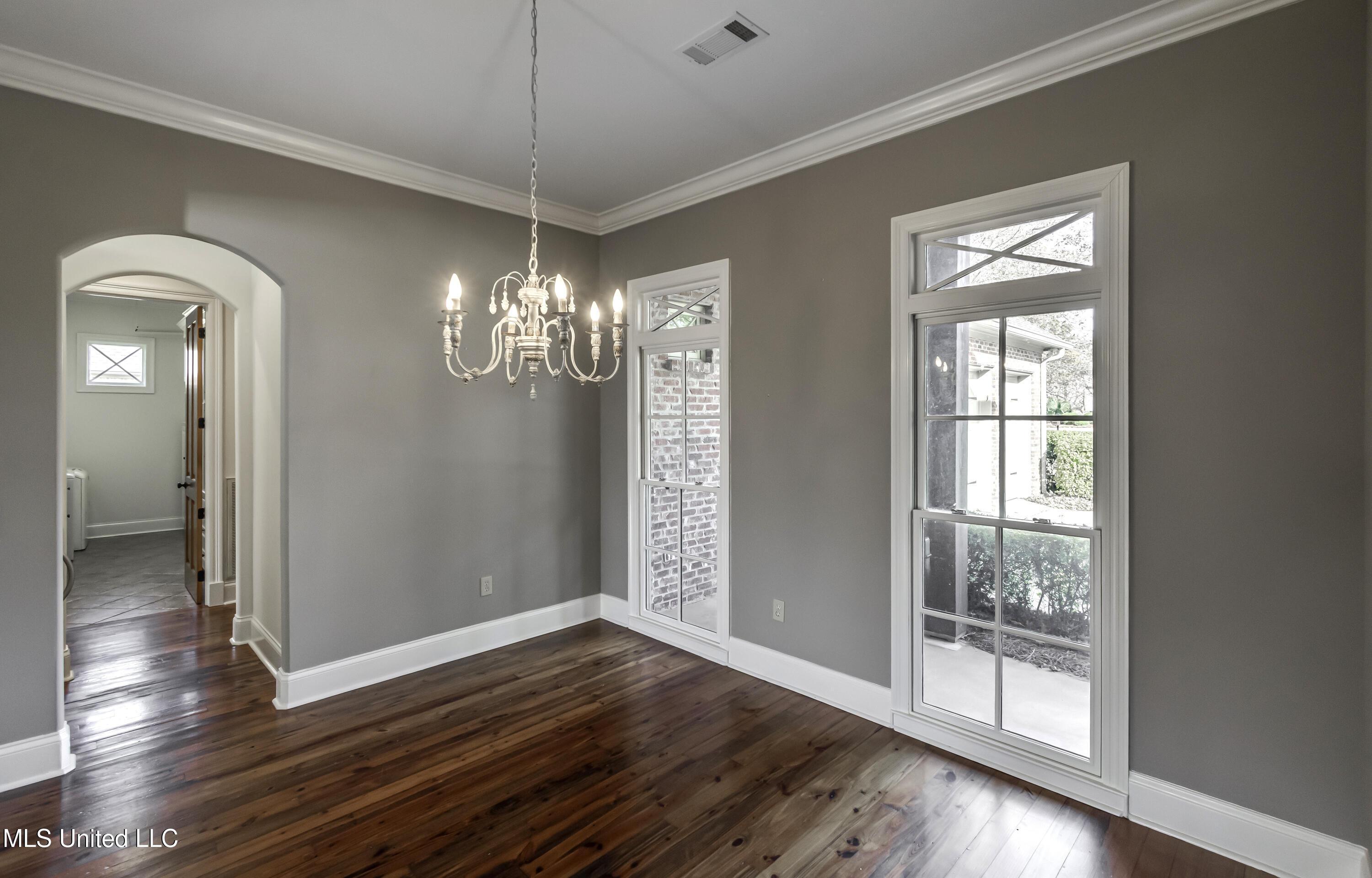 Image 4: 107 Northlake Ln--19