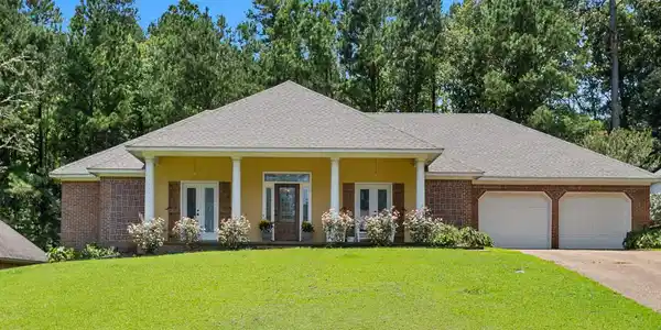 555 Cliffview Drive