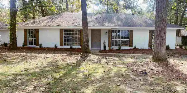206 POPLAR DR