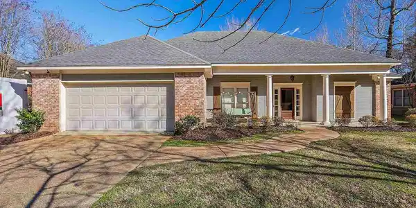632 HAMPSHIRE DR